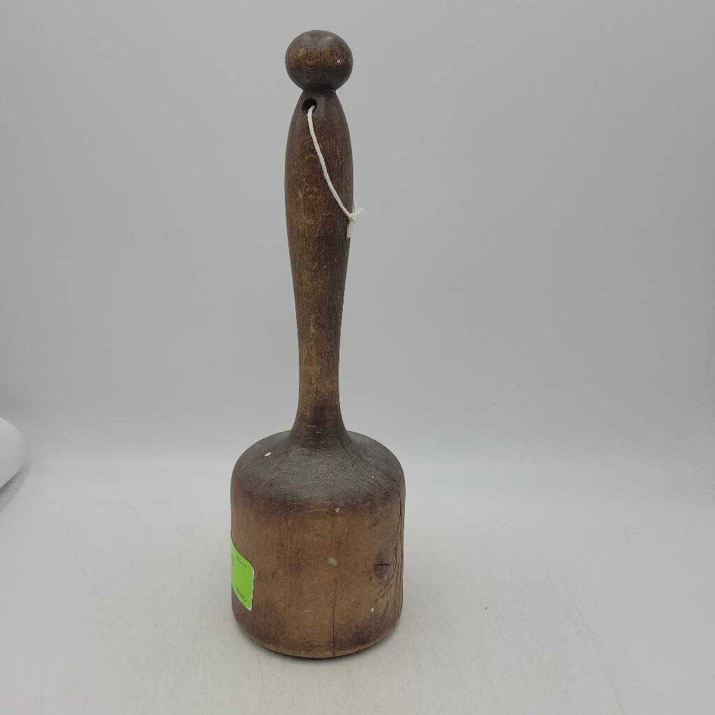 Primitive wooden Pounder (us2)