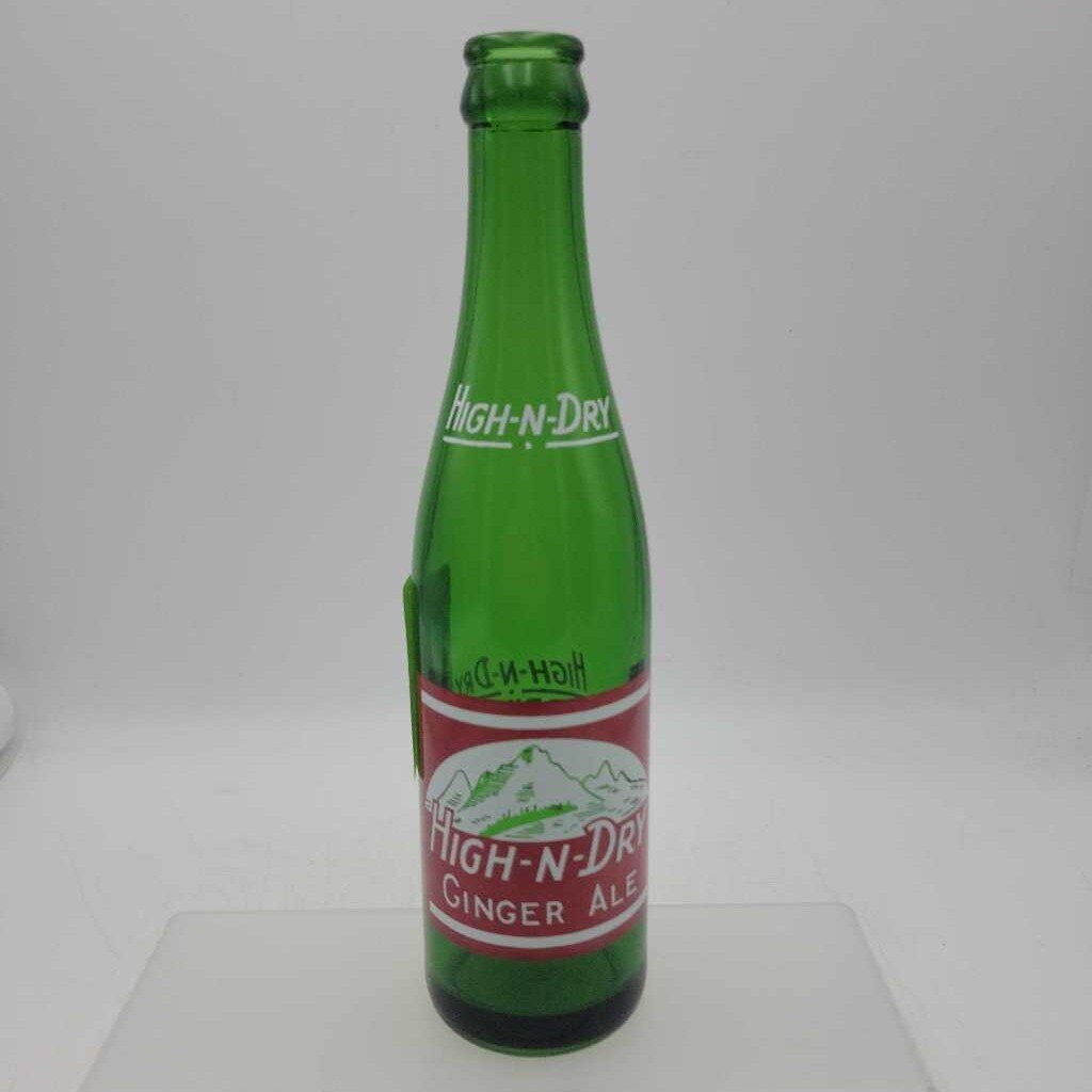 High N Dry Ginger ale bottle Moose Jaw Sask (JEF) 10 oz