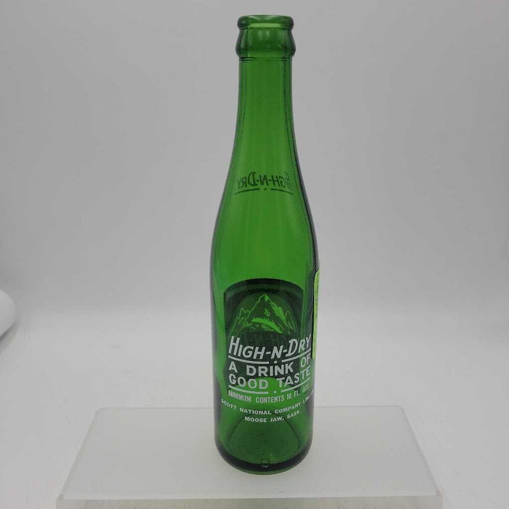 High N Dry Ginger ale bottle Moose Jaw Sask (JEF) 10 oz