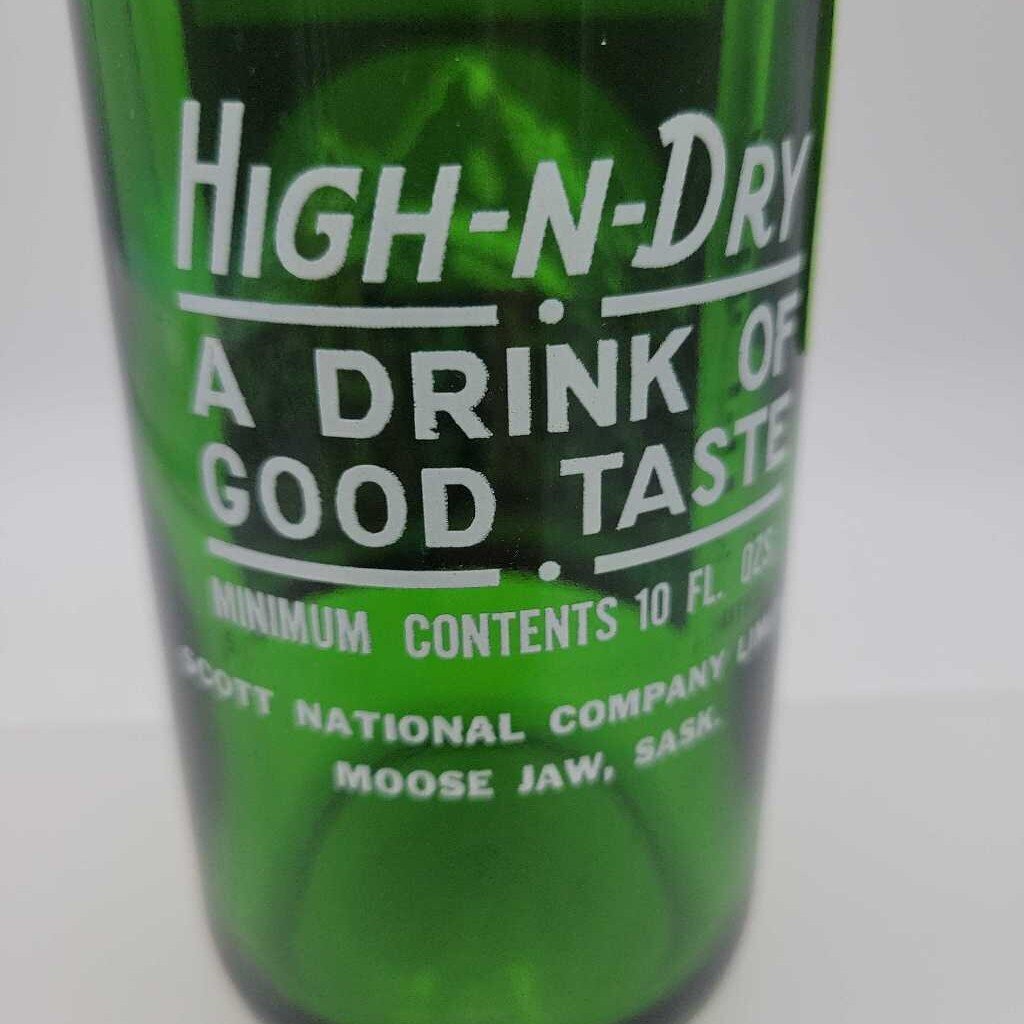 High N Dry Ginger ale bottle Moose Jaw Sask (JEF) 10 oz