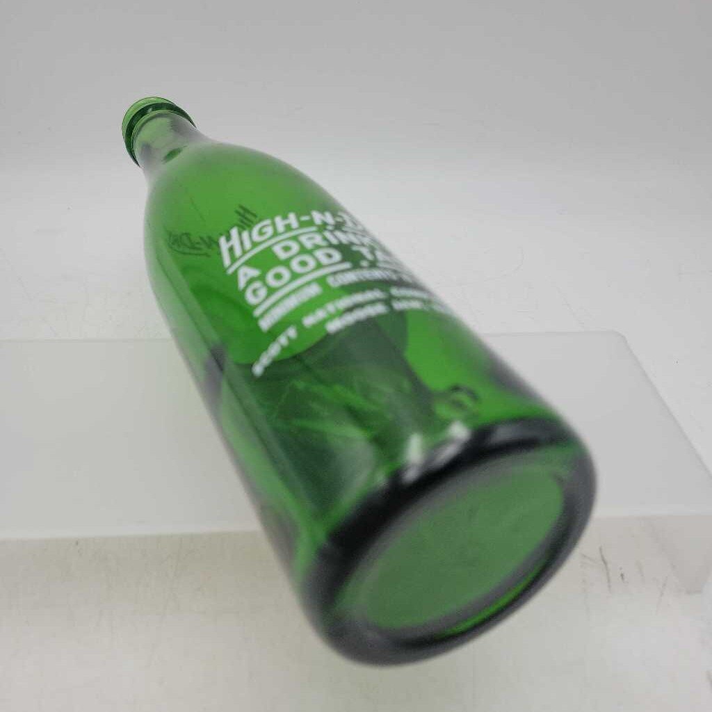 High N Dry Ginger ale bottle Moose Jaw Sask (JEF) 10 oz
