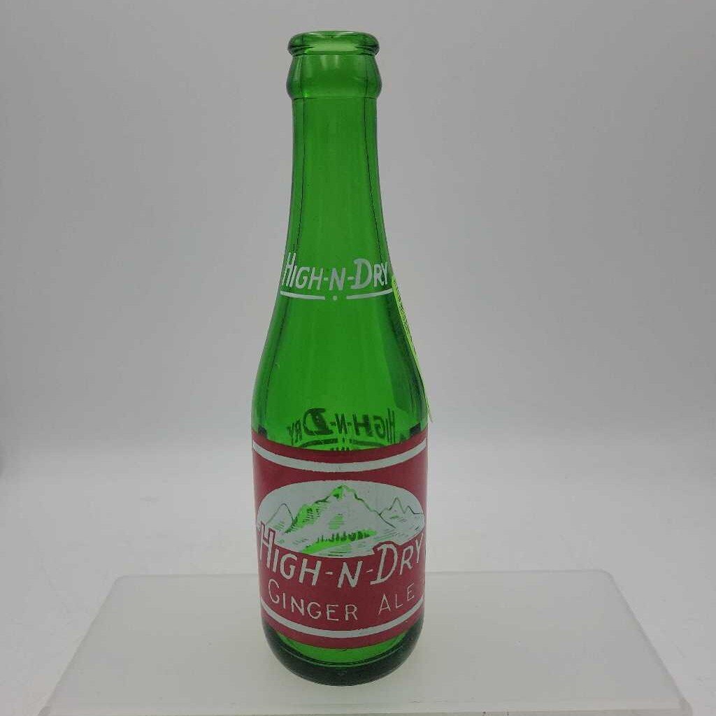 High N Dry Ginger ale bottle Moose Jaw Sask (JEF) 7 oz