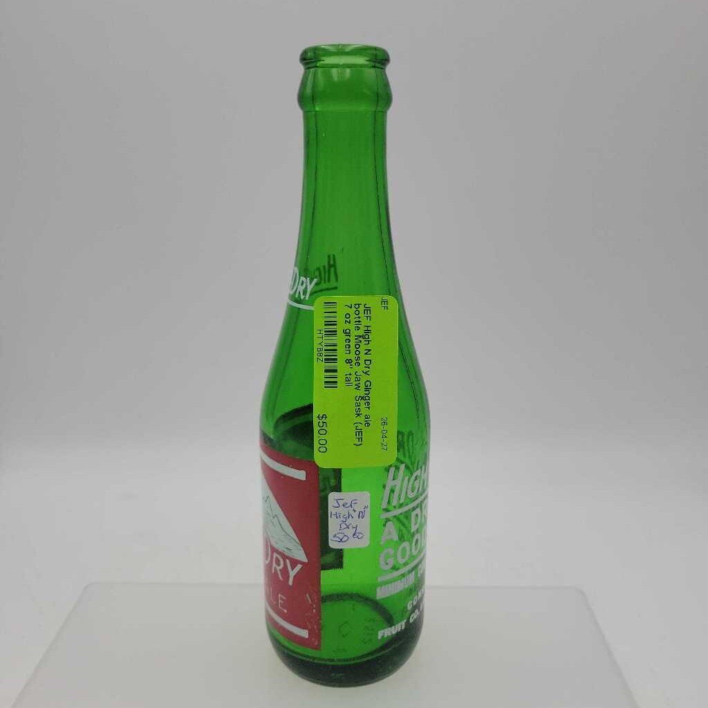 High N Dry Ginger ale bottle Moose Jaw Sask (JEF) 7 oz