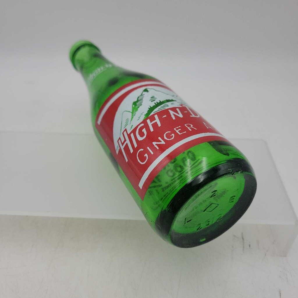 High N Dry Ginger ale bottle Moose Jaw Sask (JEF) 7 oz