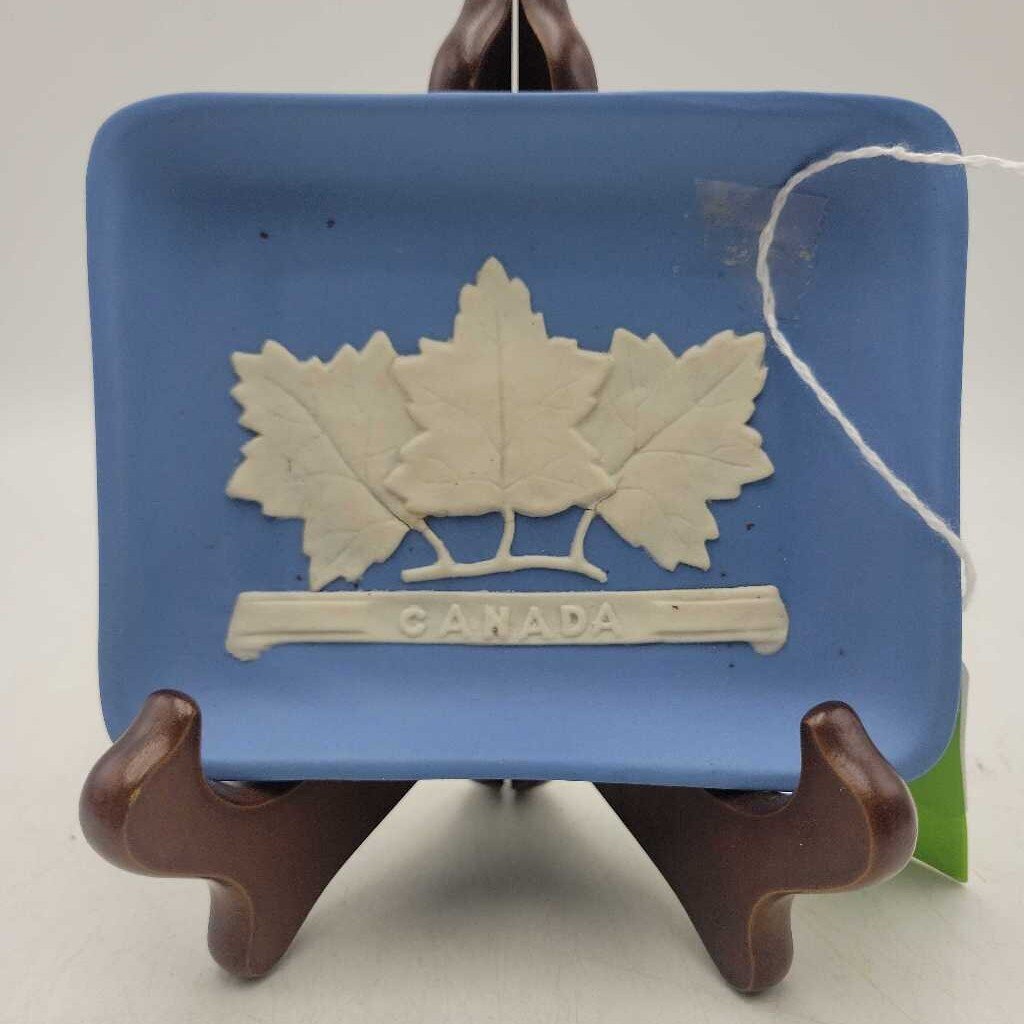 Canadian art pottery Tray Canada (DEB)