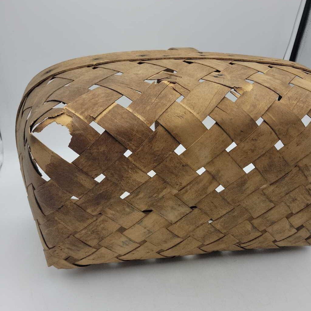 Antique Basket w/Handle (YVO) (604)