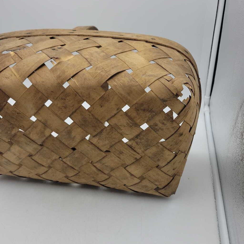 Antique Basket w/Handle (YVO) (604)