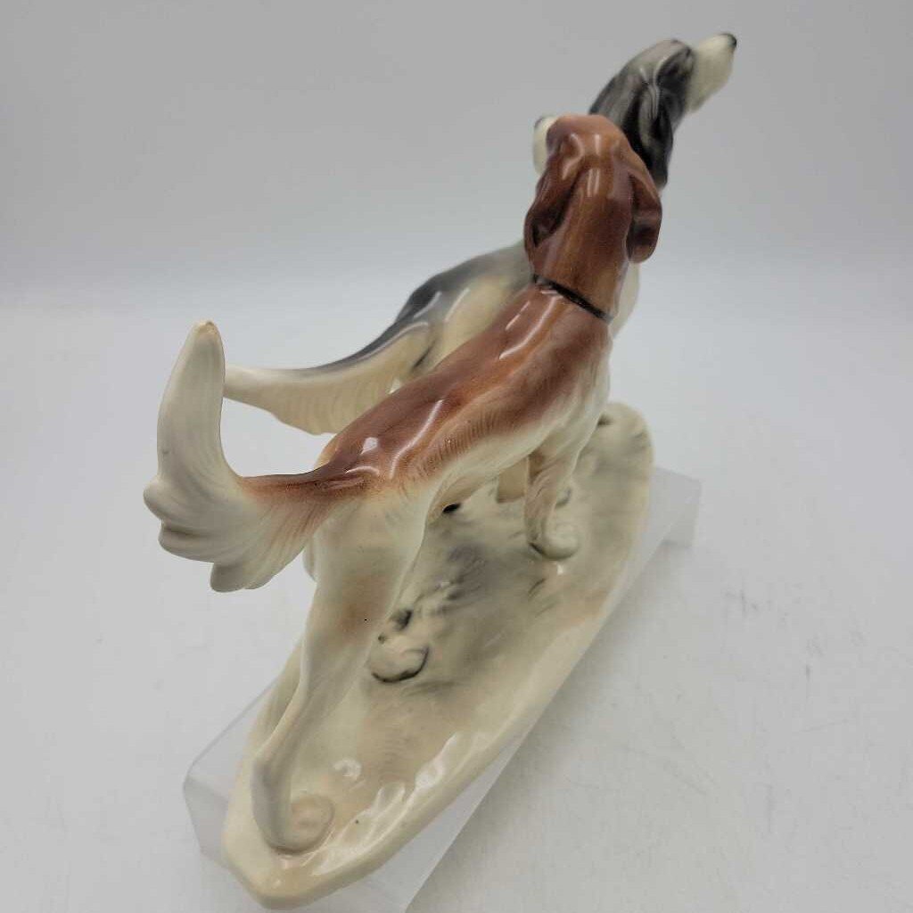 Pair of Hunting Dogs Hertzwig Porcelain Figure (BS)