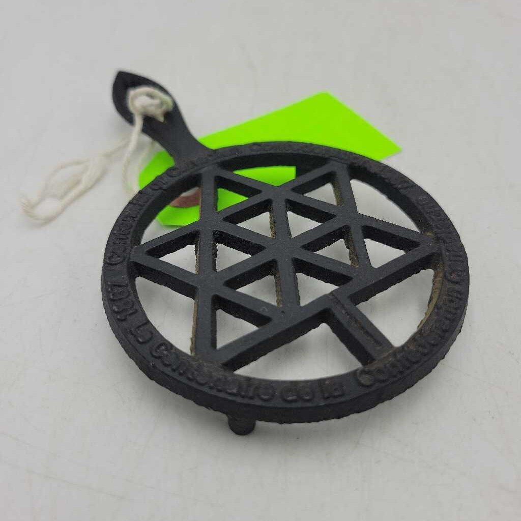 Canadian Centennial Confederation cast trivet (JAS)