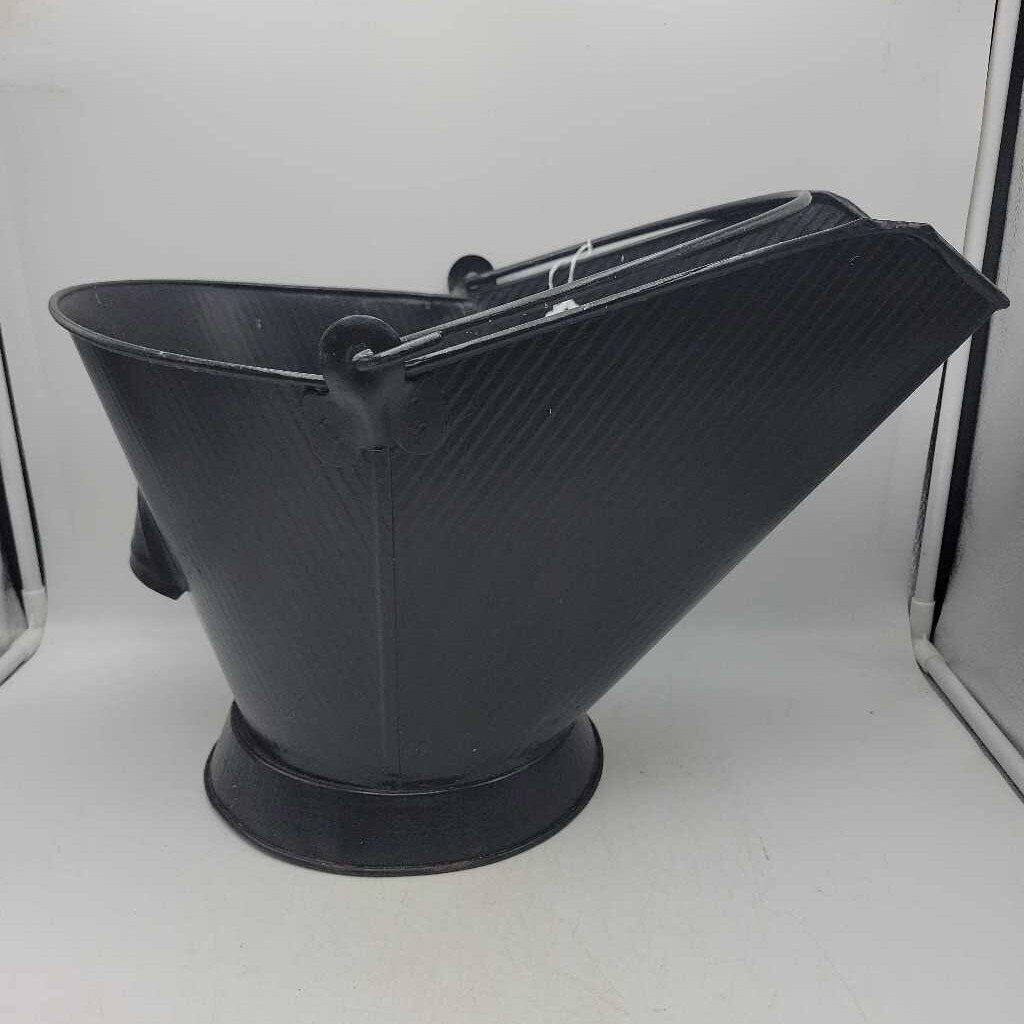 Metal Coal Skuttle with tole painted scene (DMG) 0906