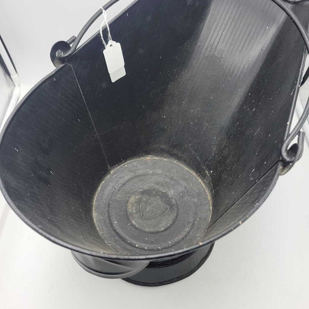 Metal Coal Skuttle with tole painted scene (DMG) 0906