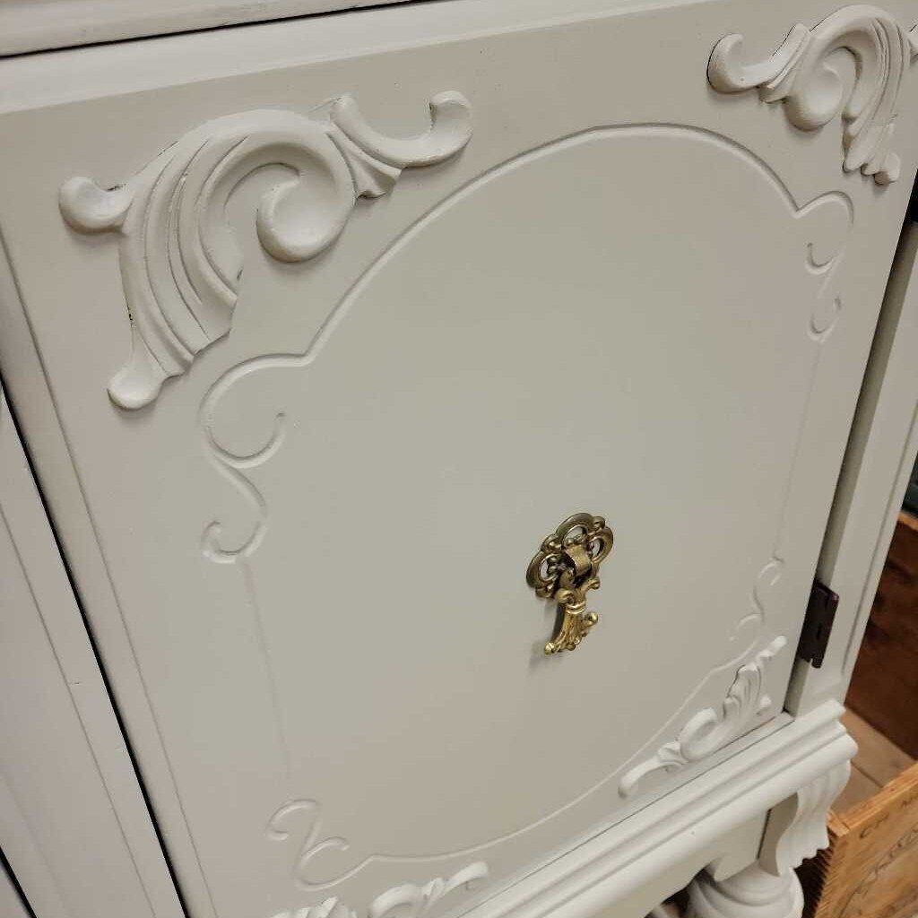 A vintage serving Sideboard-Fusion Putty (LOR)
