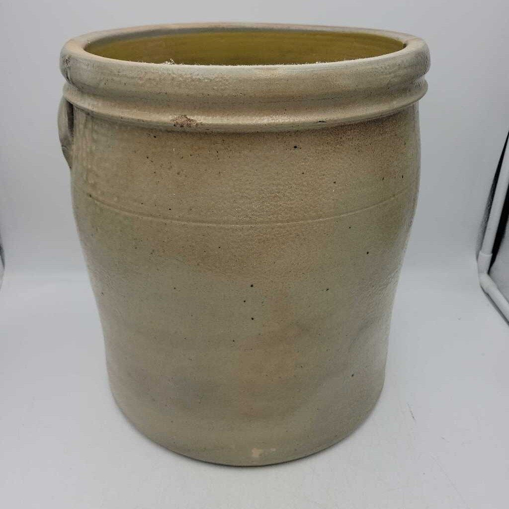 W E Welding Brantford On. 4 Gallon Crock as found (JAS)
