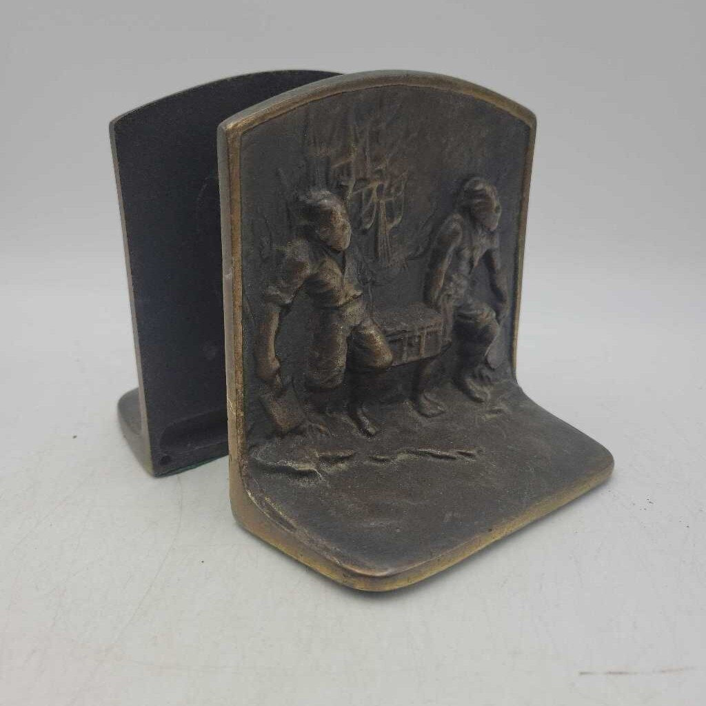 Vintage Pirate carrying treasure chest Bookends (JFH)