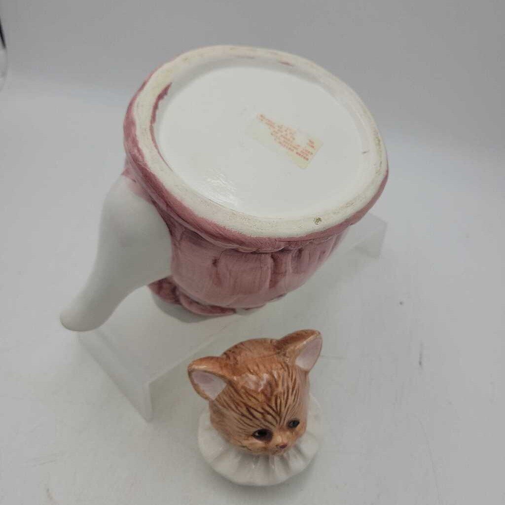 Mama Cat Tea Pot (DMG) 0584