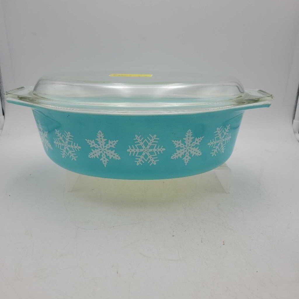 Covered Casserole Dish- "Snowflake" Pyrex (LOR)