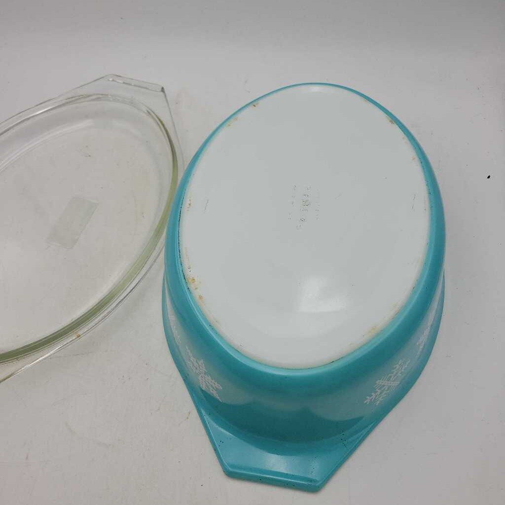 Covered Casserole Dish- "Snowflake" Pyrex (LOR)