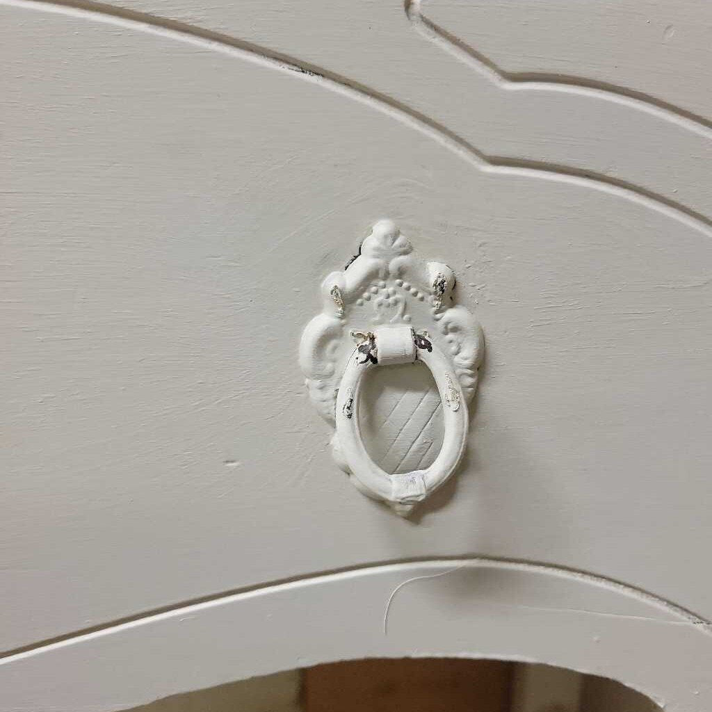 White cabinet (RB)