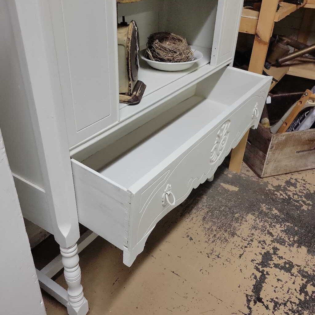 White cabinet (RB)