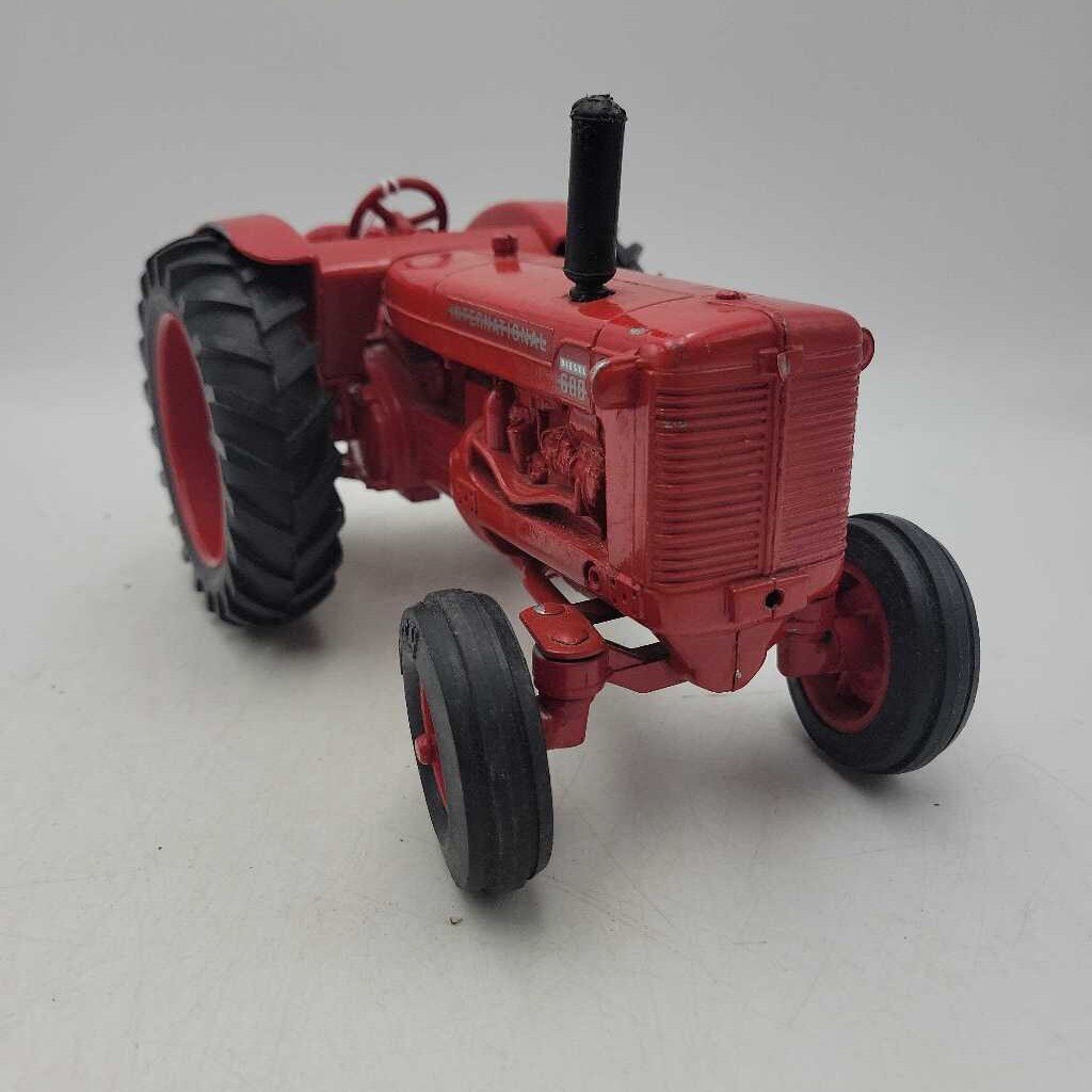 International # 600 Diesel Tractor Model (RAE)