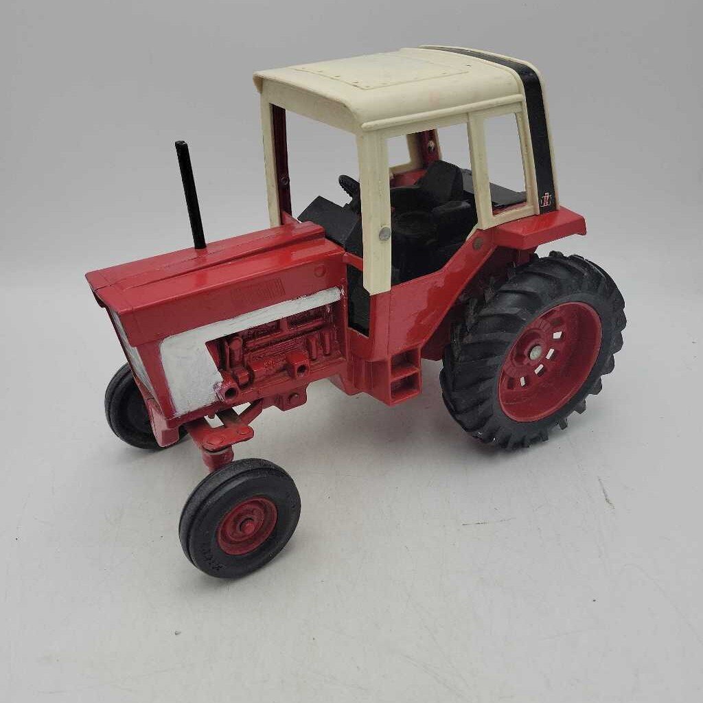 International Tractor Model with cab (RAE)