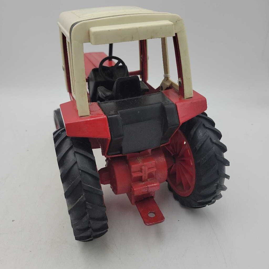 International Tractor Model with cab (RAE)
