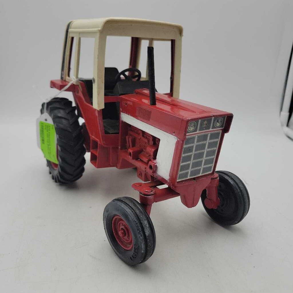 International Tractor Model with cab (RAE)