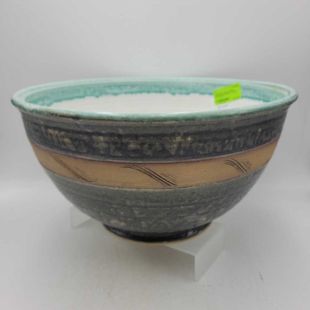 Hand Made Pottery bowl Signed (JH49)
