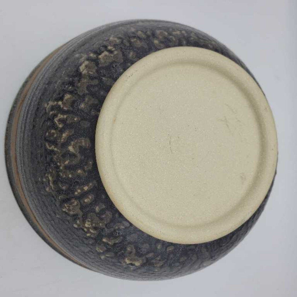 Hand Made Pottery bowl Signed (JH49)