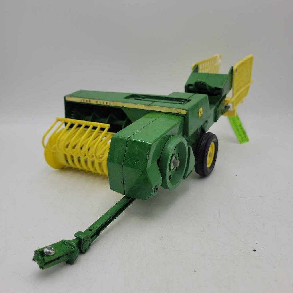 John Deere Ertl Bailer Thrower (RAE)