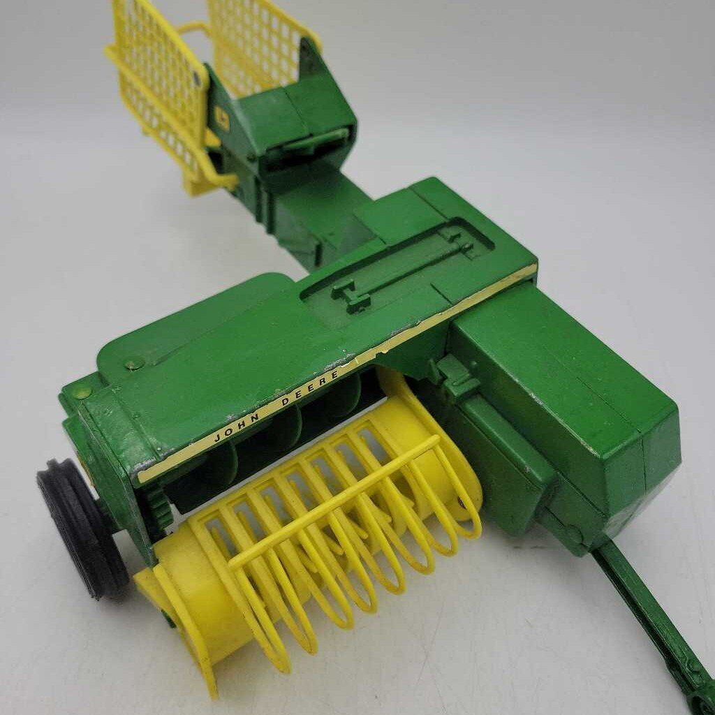 John Deere Ertl Bailer Thrower (RAE)