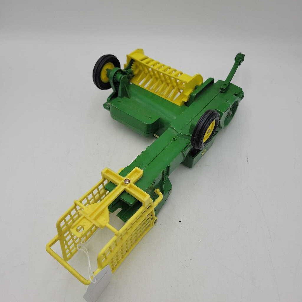 John Deere Ertl Bailer Thrower (RAE)