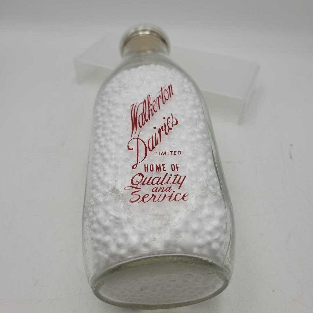 Walkerton dairies Quart milk bottle (JAS)