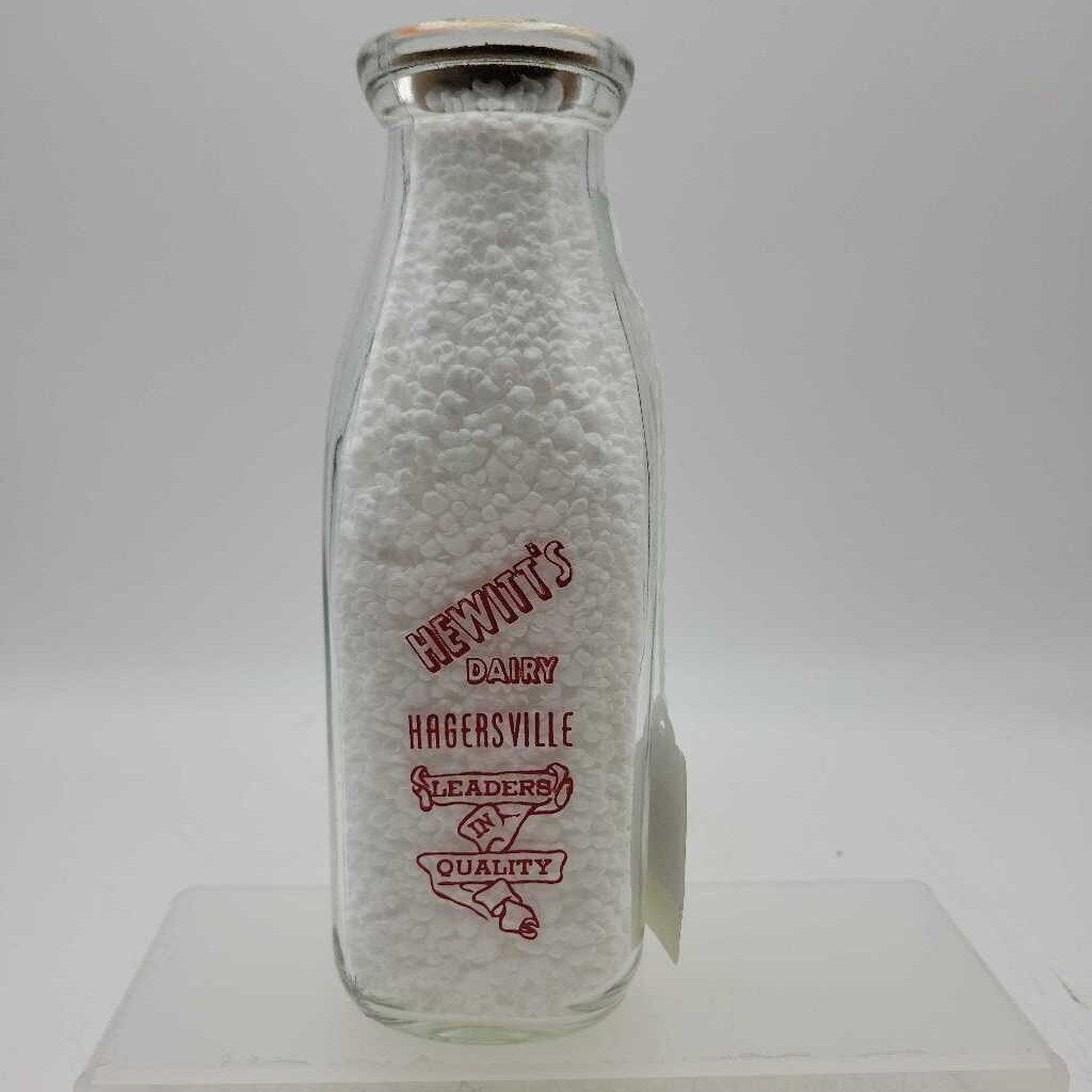 Hewitt's Dairy Pint Milk bottle (DEB)