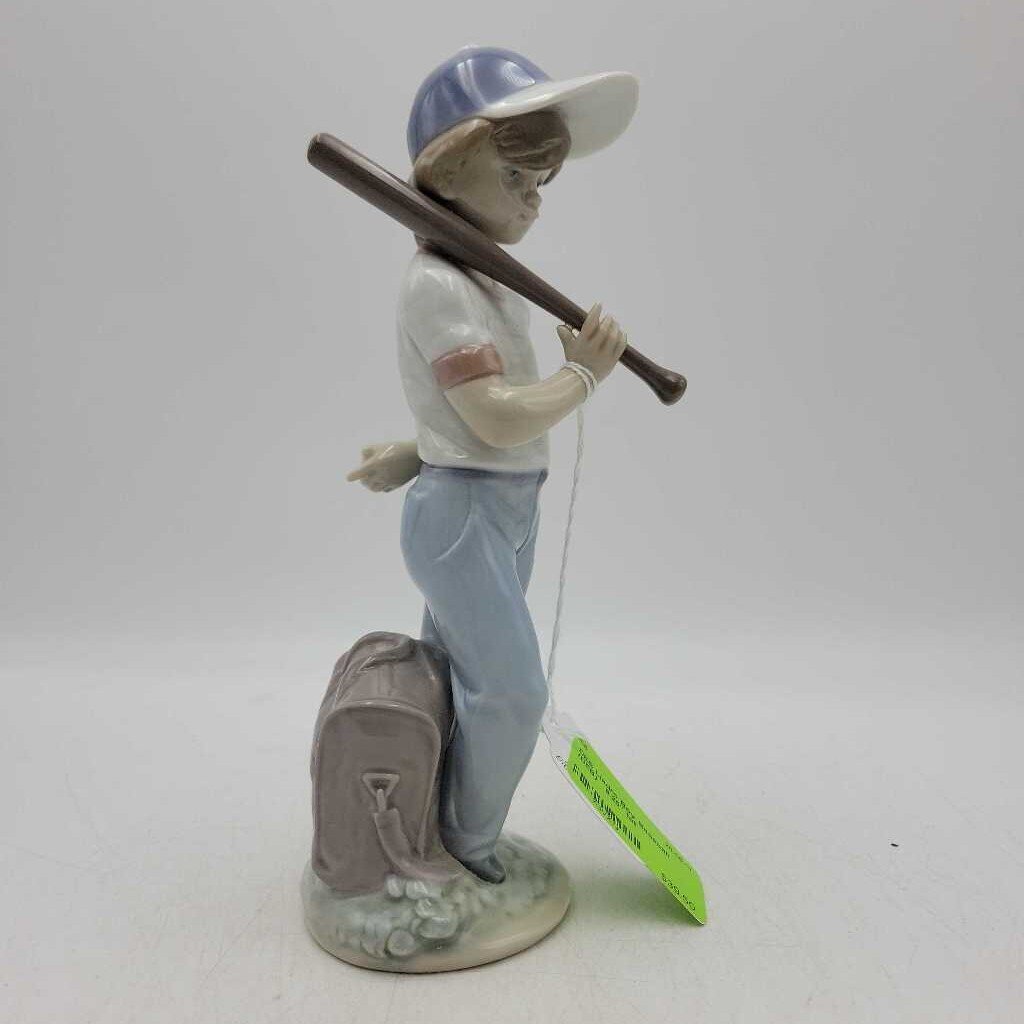 Lladro Boy Baseball (DEB)
