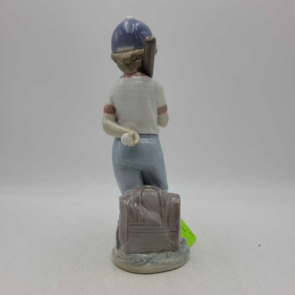 Lladro Boy Baseball (DEB)