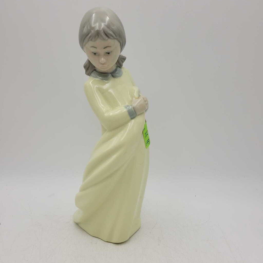 Lladro Nao Girl Figurine (JH49)