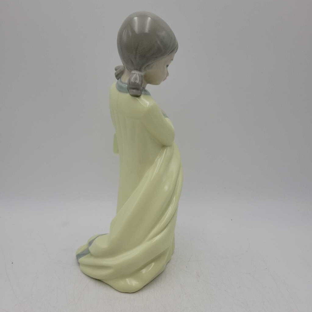Lladro Nao Girl Figurine (JH49)