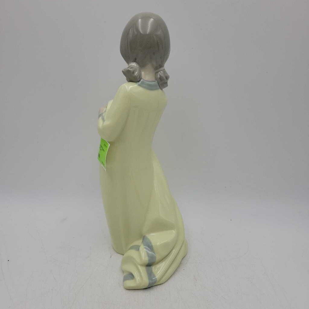 Lladro Nao Girl Figurine (JH49)