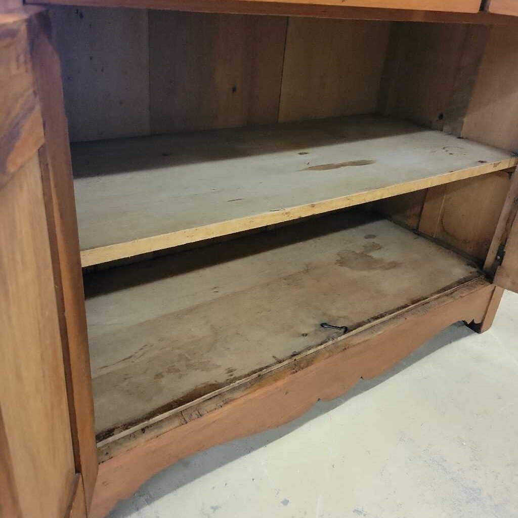Pine Sideboard w/Key ((YVO) (606)
