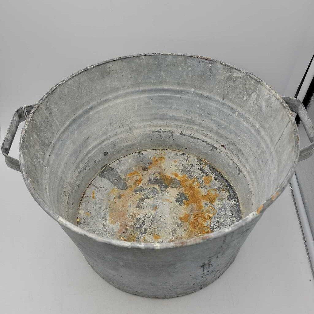 round galvanized Tub (JAS)
