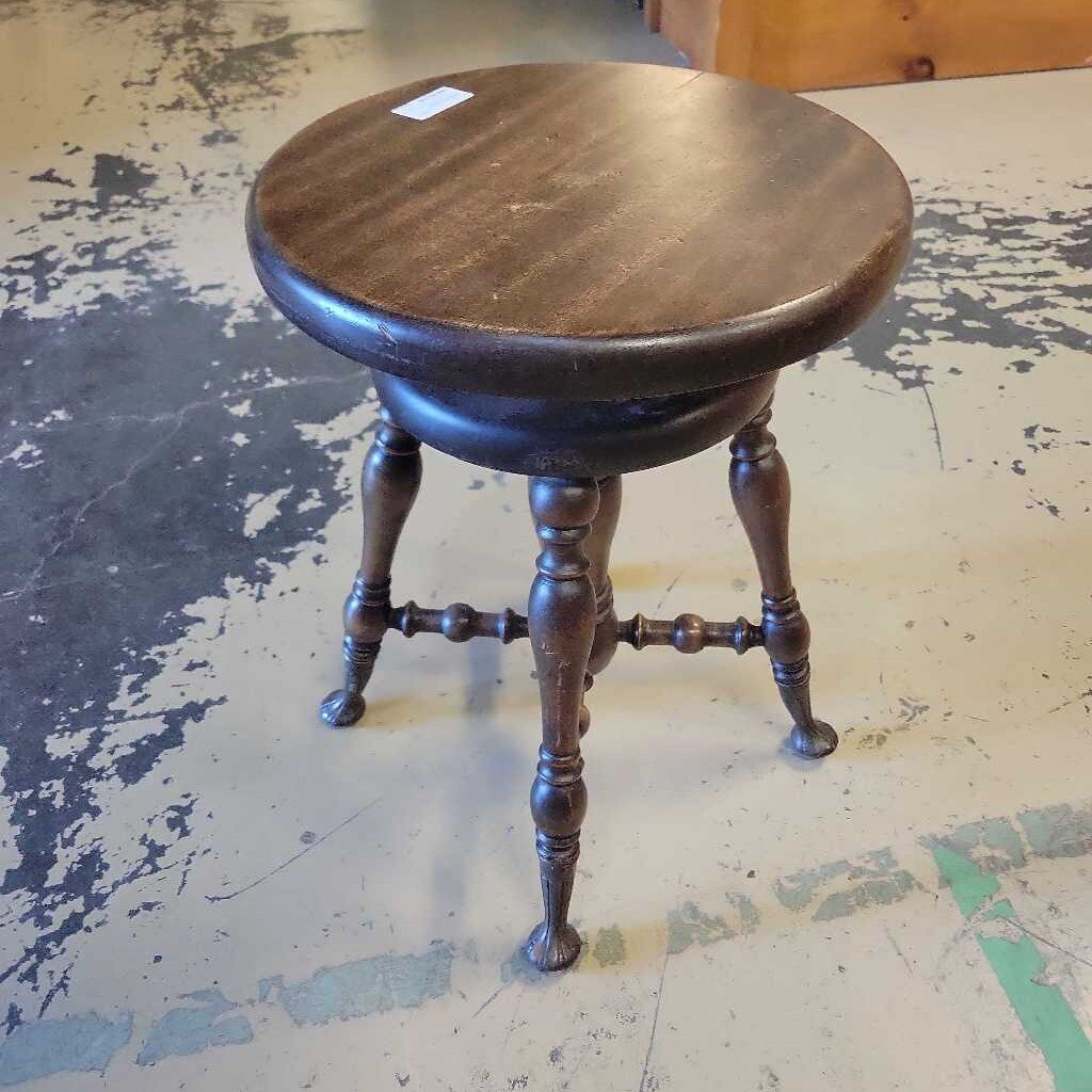 Antique Piano Stool cast feet (DER)