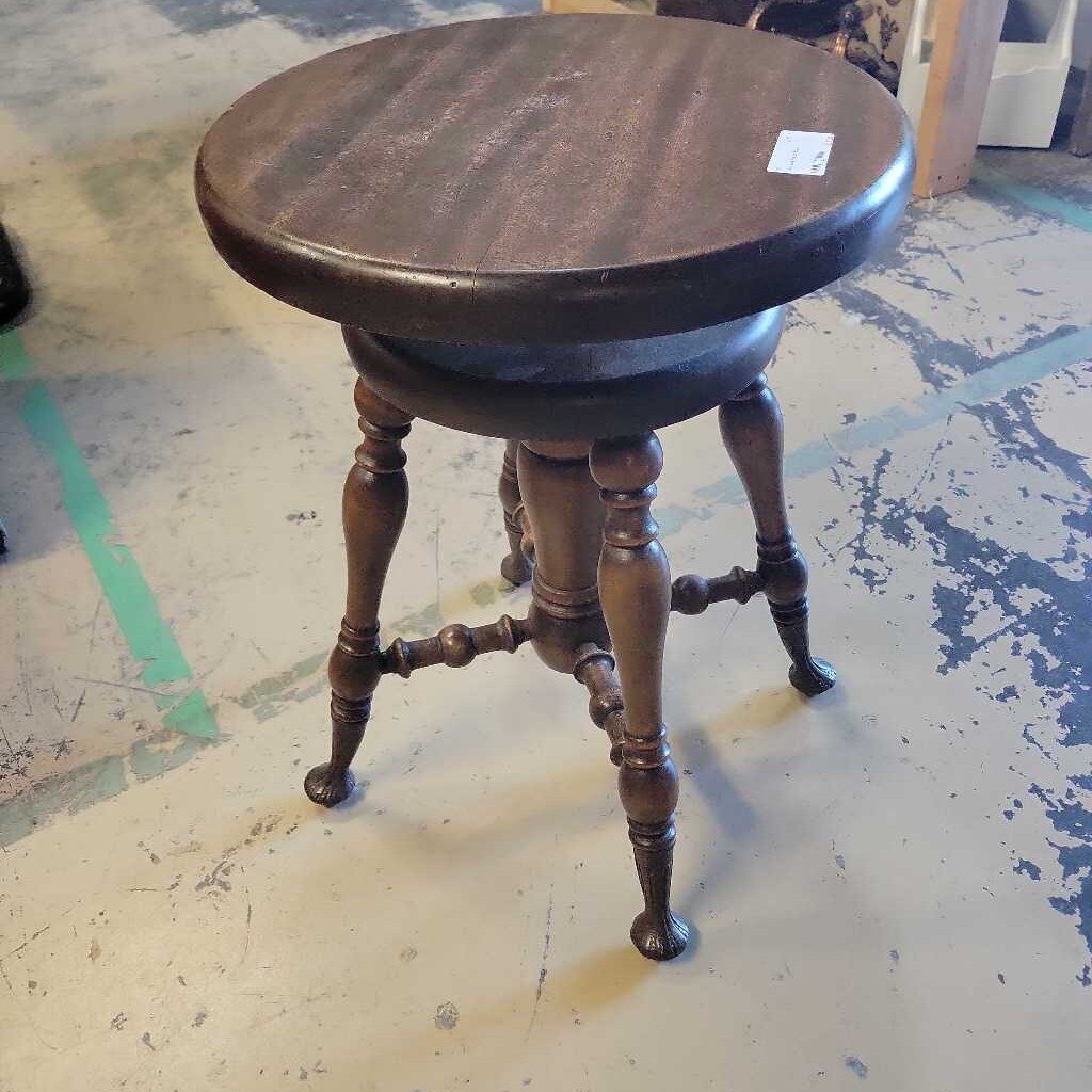 Antique Piano Stool cast feet (DER)