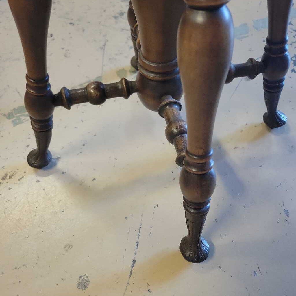 Antique Piano Stool cast feet (DER)