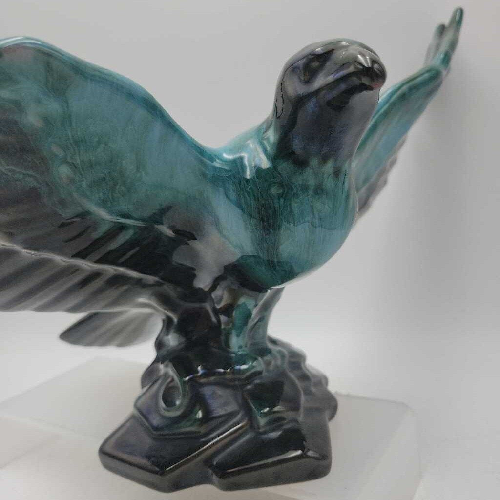 Blue Mountain Pottery Eagle (DER)