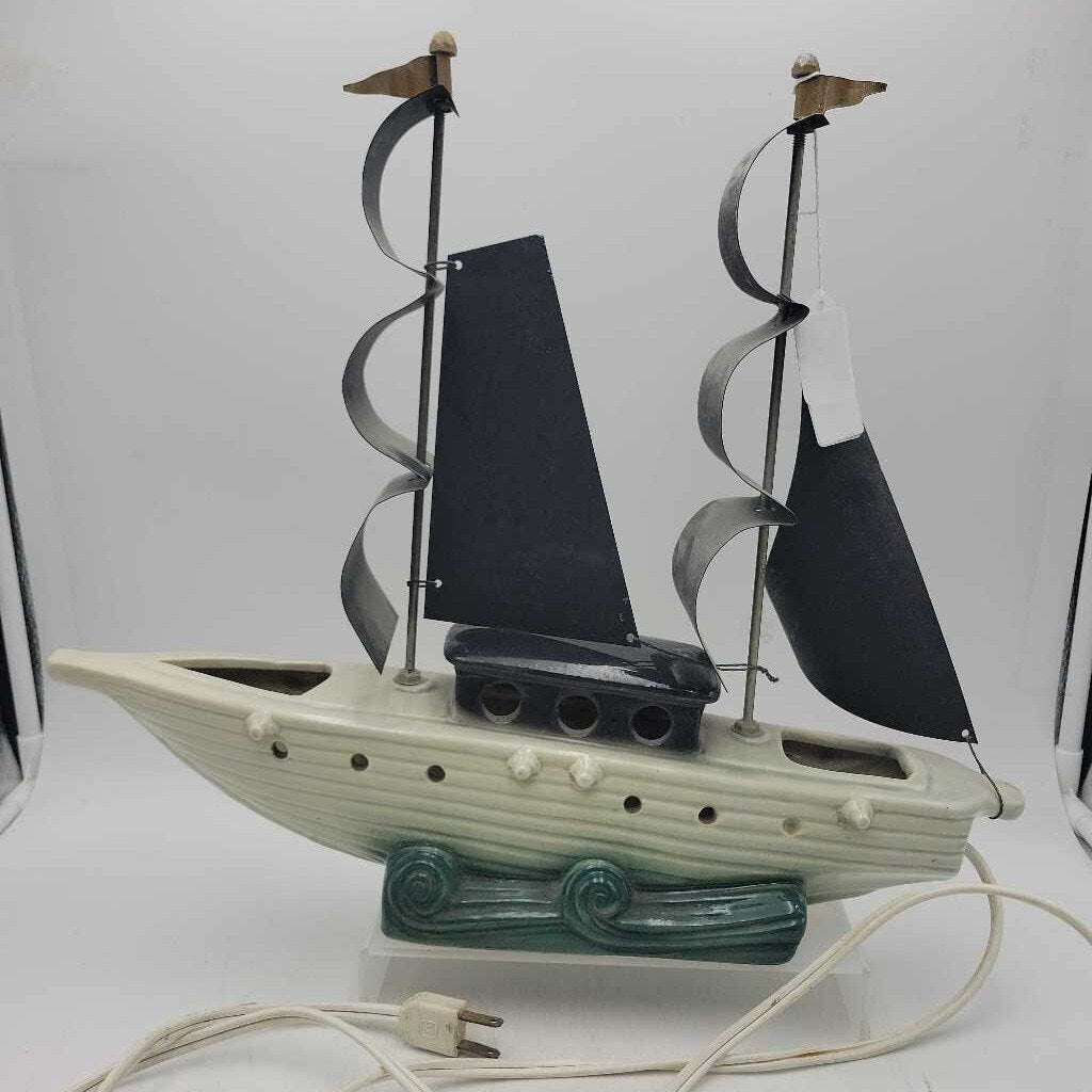 Sail boat TV Lamp (DEB) Works