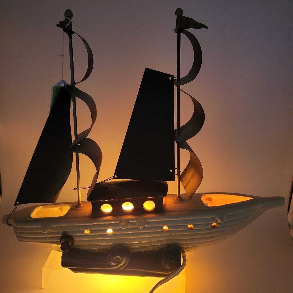 Sail boat TV Lamp (DEB) Works