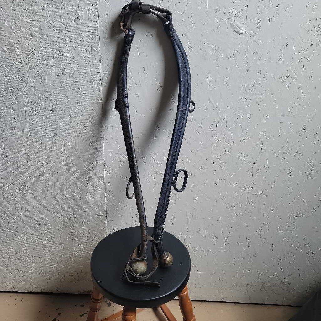 Cast metal and brass horse Hanes set (JAS)