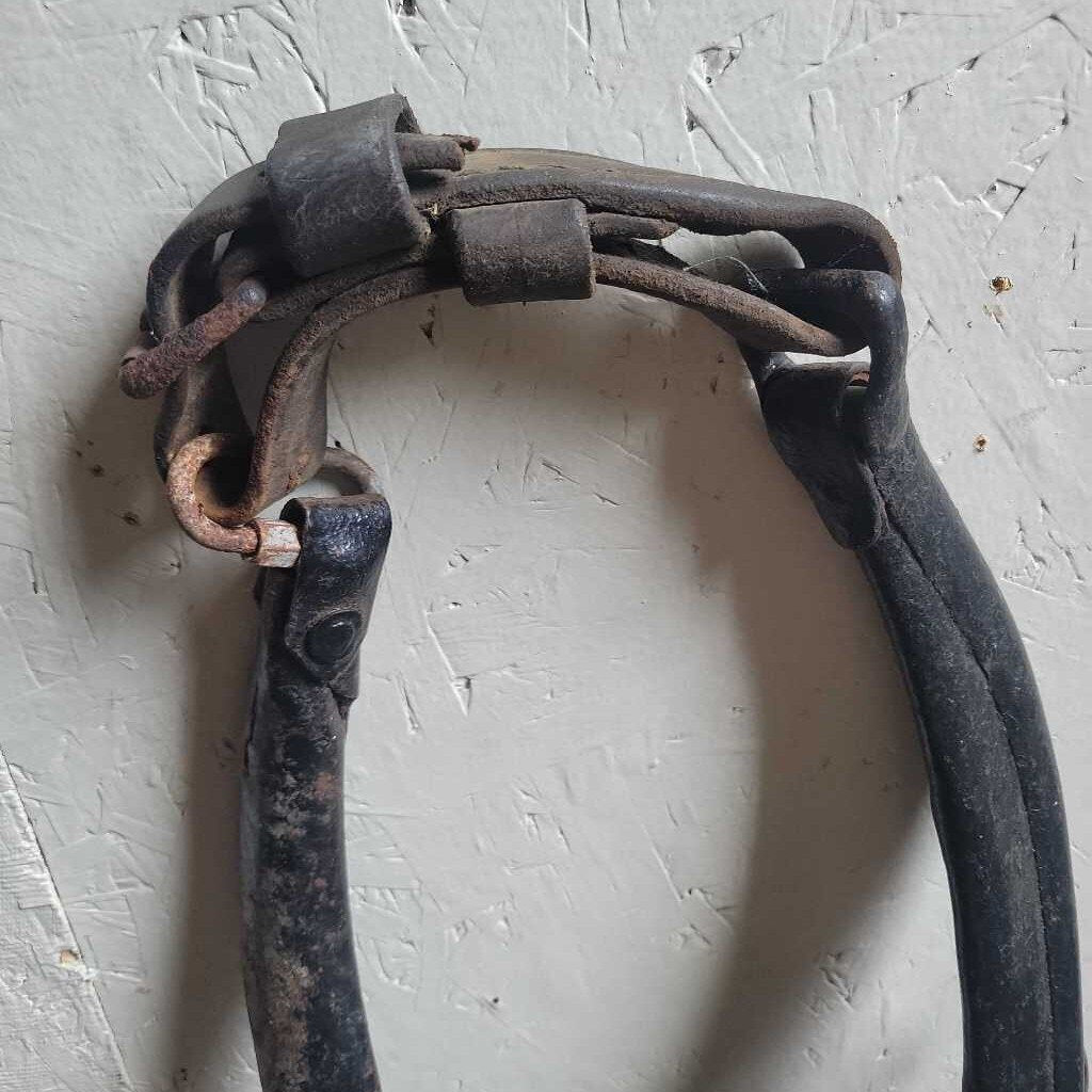 Cast metal and brass horse Hanes set (JAS)