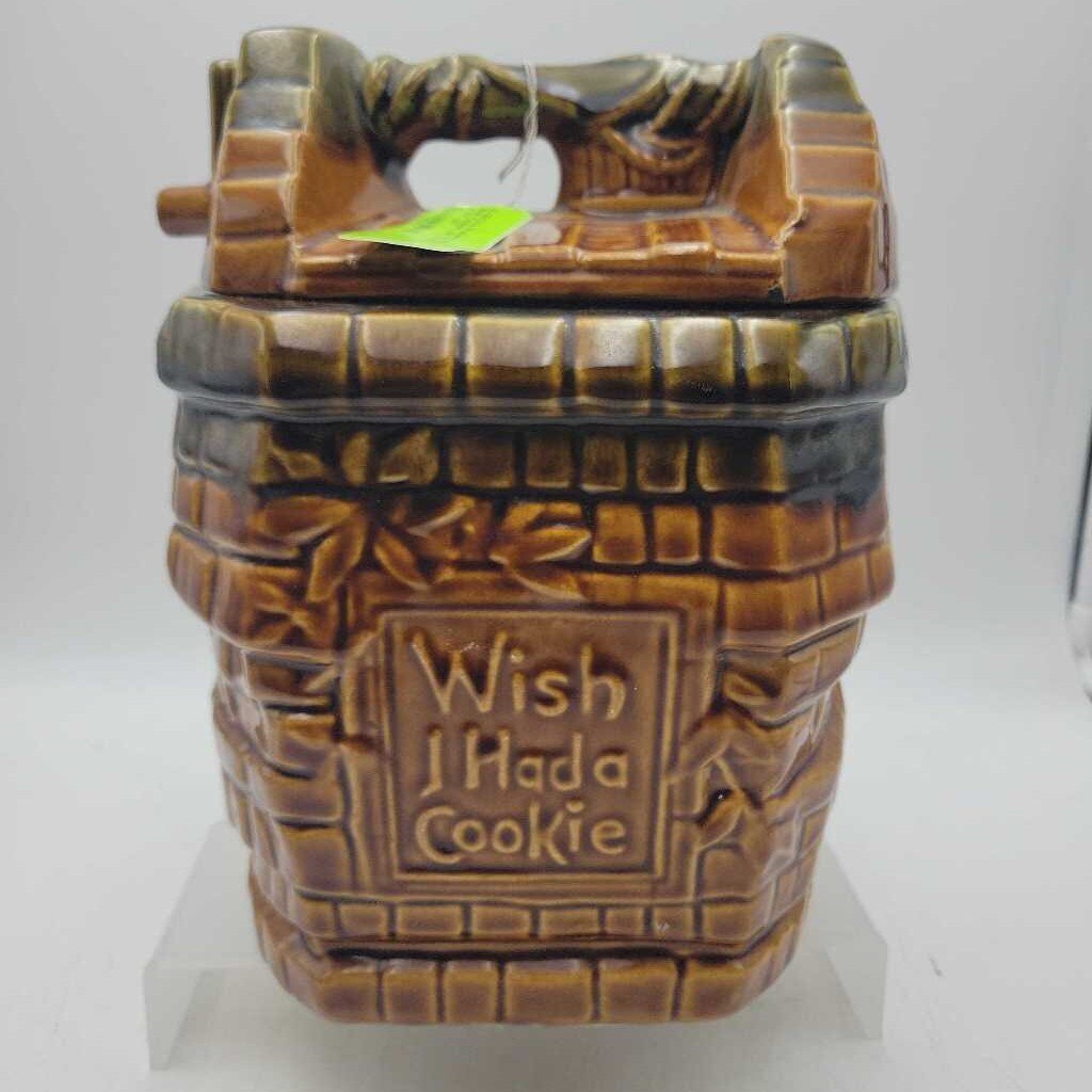 McCoy Pottery Wishing Well Cookie Jar (JL)
